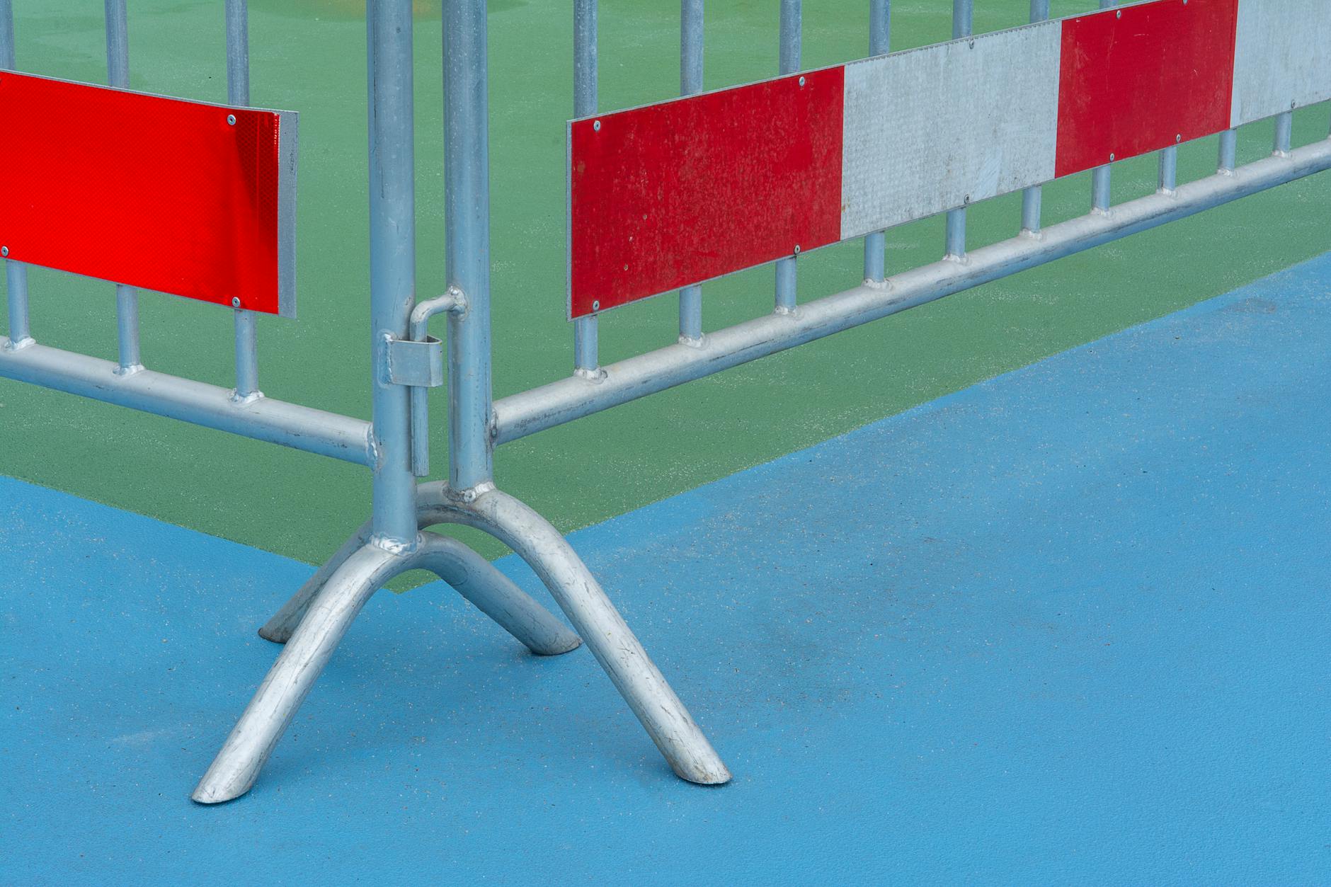 Rapid-deployment emergency temporary fencing